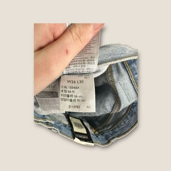 Levi’s Women’s 501 Original Fit Jeans Straight Leg Distressed Size 26x30 NWT - Picture 8 of 8